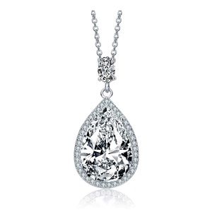 NWT Genevive Clear Jewel Necklace